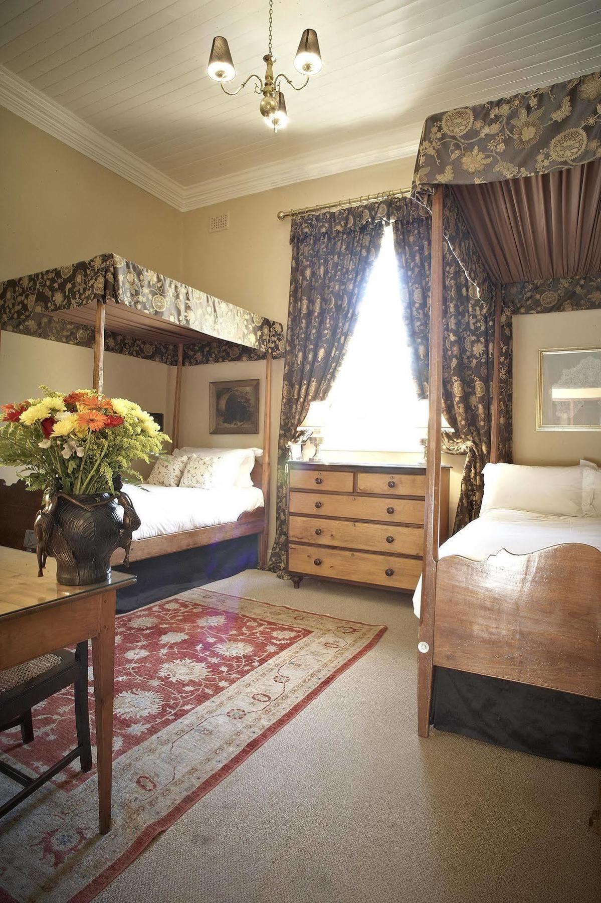 Dutch Manor Antique Hotel Cape Town Exterior photo